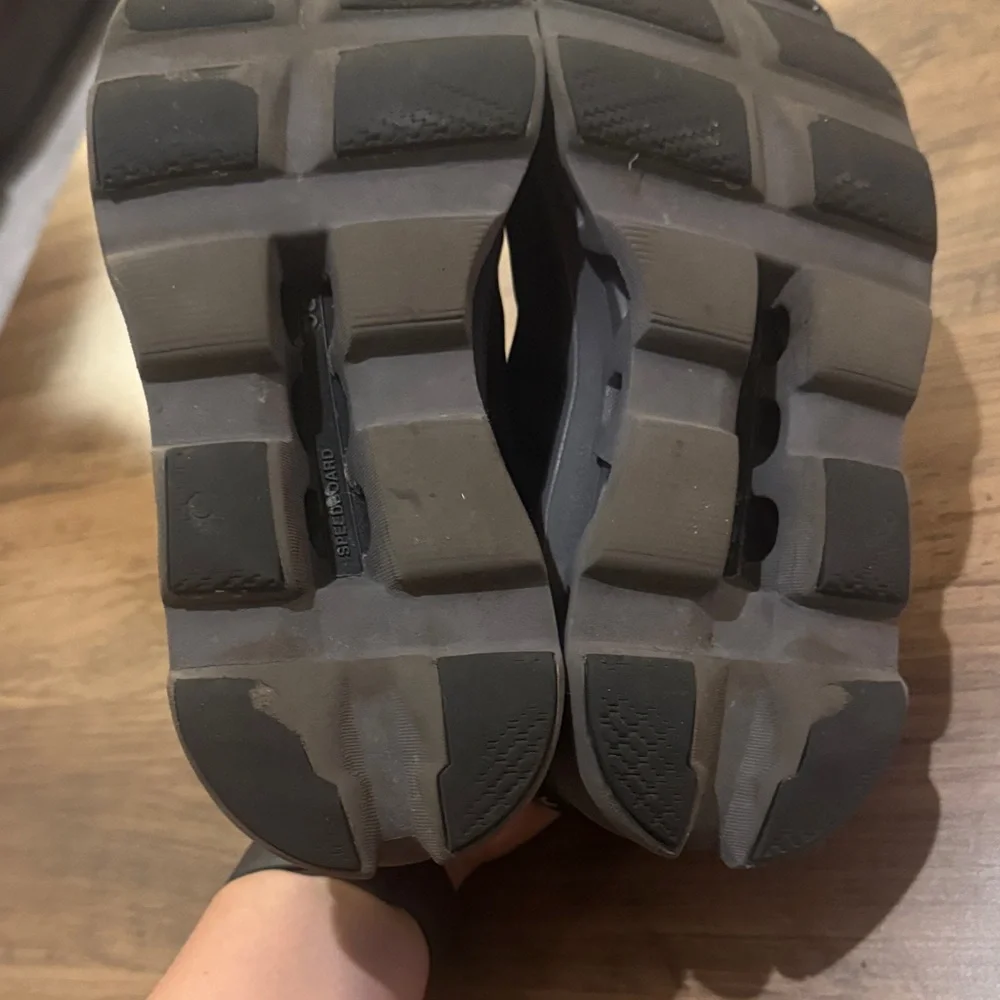 On Running  Women Running Shoes - Picture 4 of 10